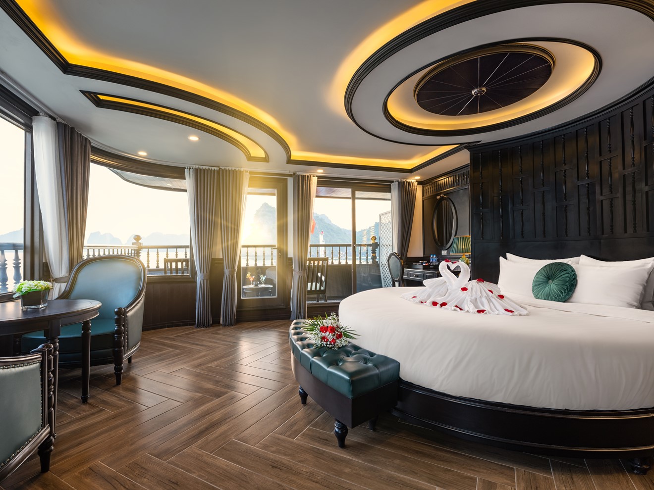 Royal Suite Vip Sea Views with Private Balcony